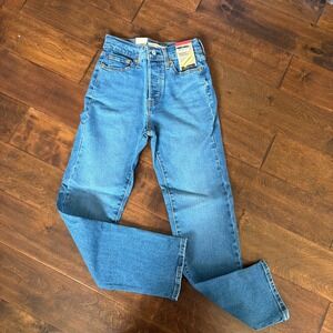 Levi's Straight Leg Jeans in Medium Blue Wash